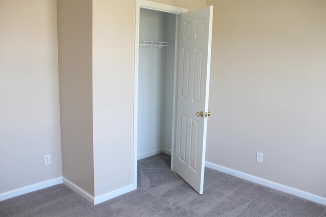 Building Photo - 107 Enchanted Way