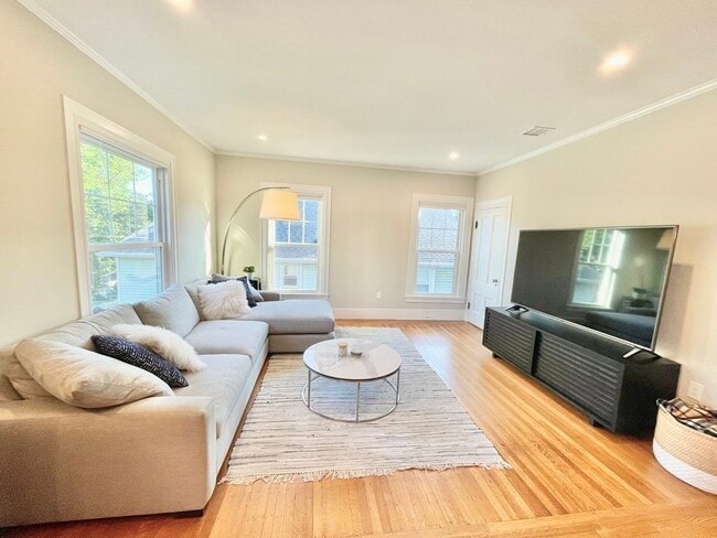 Building Photo - 102 Thurston St