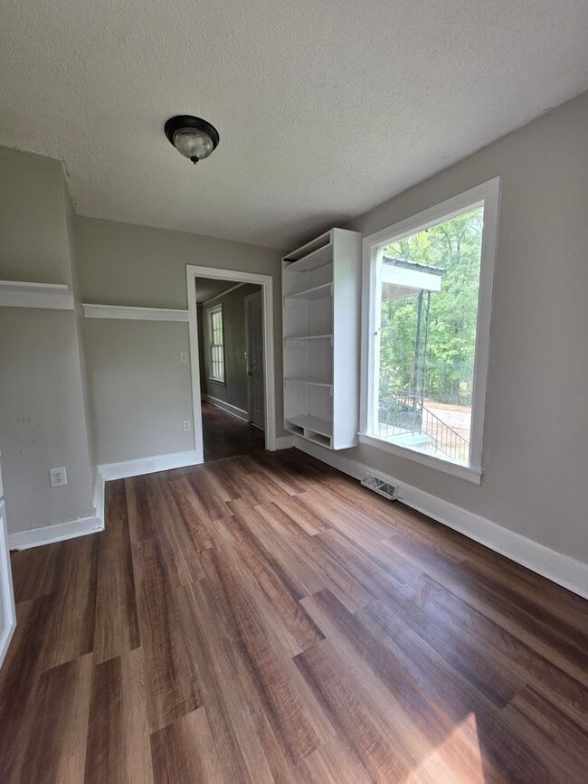 Building Photo - 1407 Jerome Dr