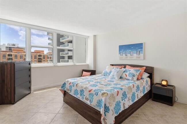 Building Photo - 2030 S Ocean Dr