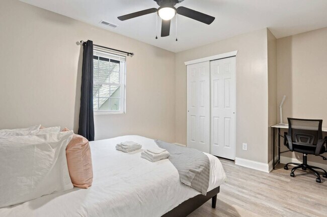 Building Photo - 1523 S East St