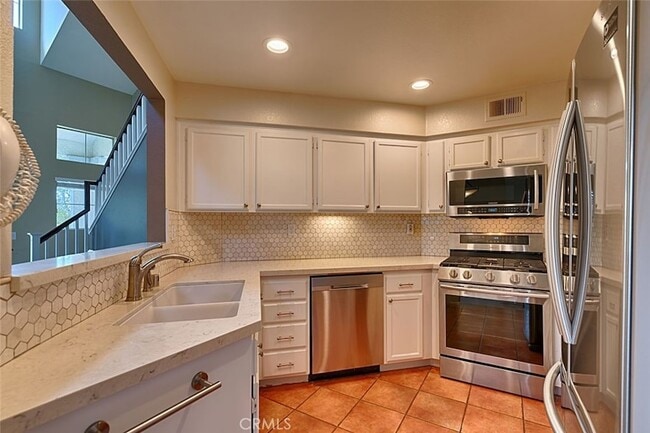 Building Photo - 8015 E Treeview Ct