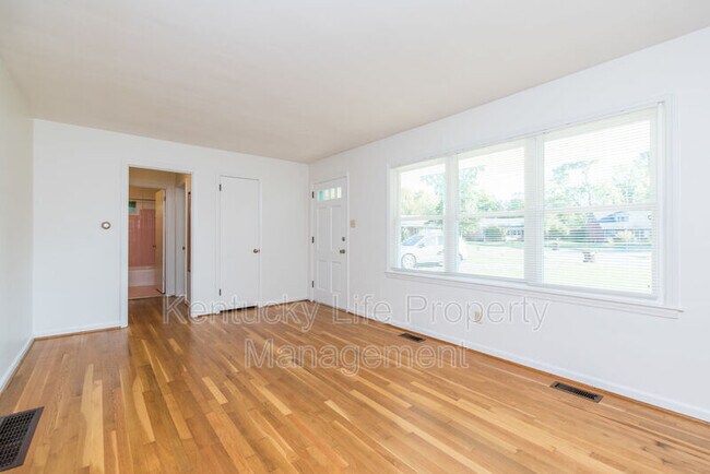 Building Photo - 104 Greenbriar Rd