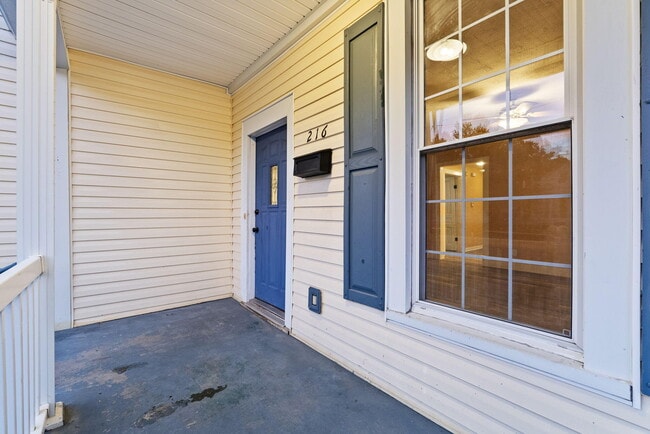 Building Photo - 216 N 2nd St