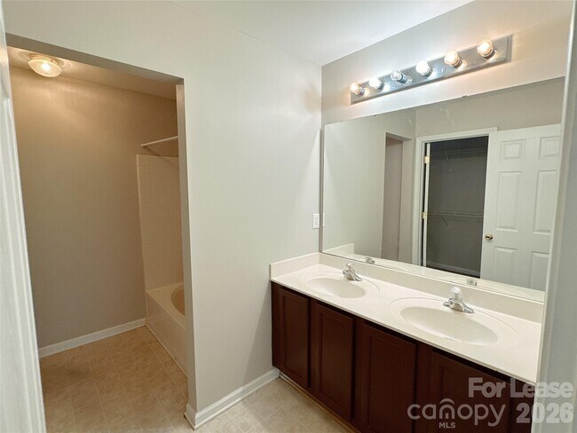 Building Photo - 7629 Abigail Glen Dr