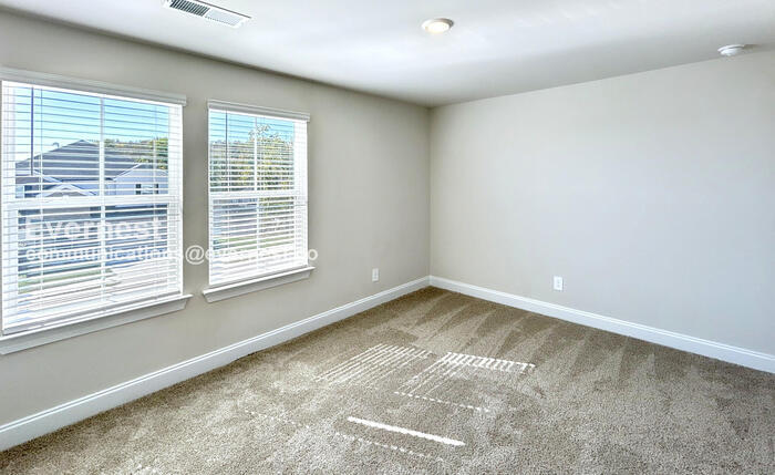 Building Photo - 4597 Winslet Dr