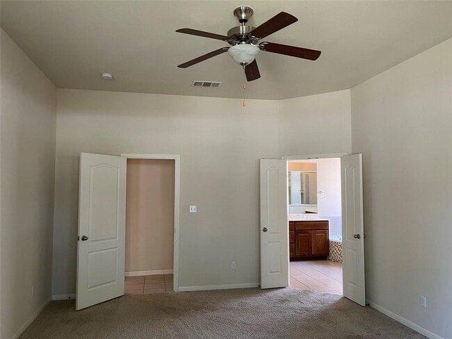 Building Photo - 2644 Hilltop Divide Ln