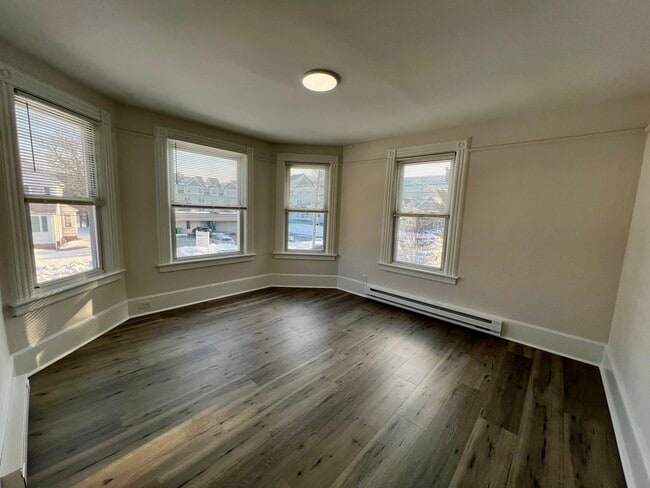 Building Photo - 4th Street