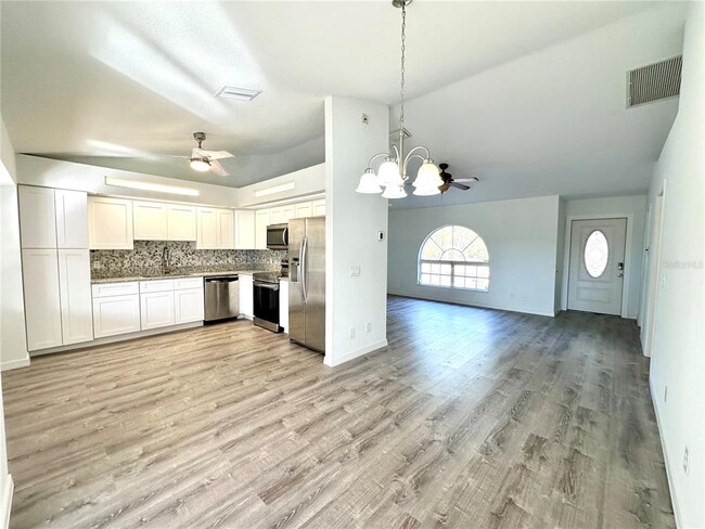 Building Photo - 4395 Hansard Ave