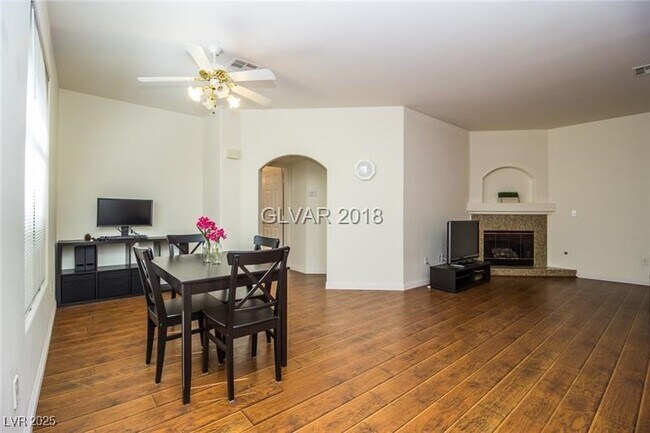 Building Photo - 2050 W Warm Springs Rd