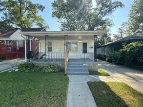 Building Photo - Freshly Renovated 3-Bedroom Home – Quality...