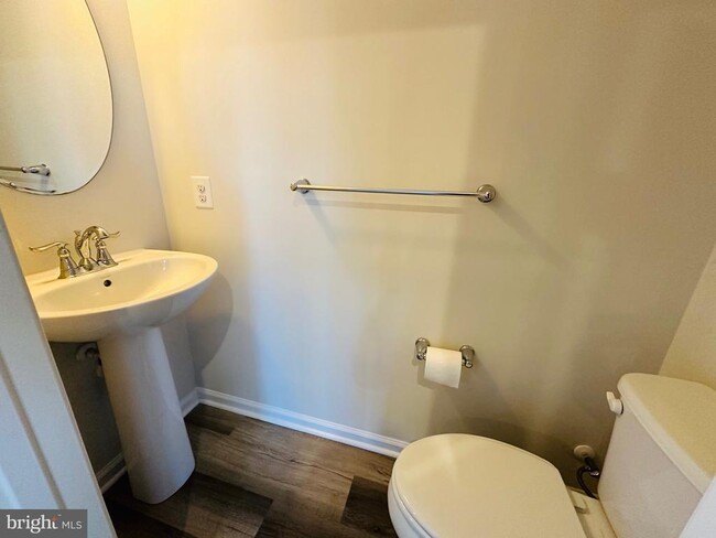 Building Photo - 22045 Broadway Ave