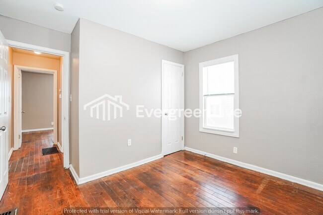 Building Photo - 2580 Grasmere Ave