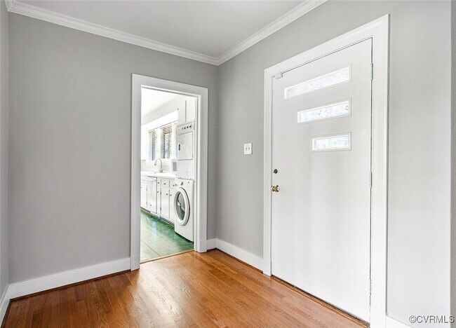 Building Photo - 509 Waveny Rd