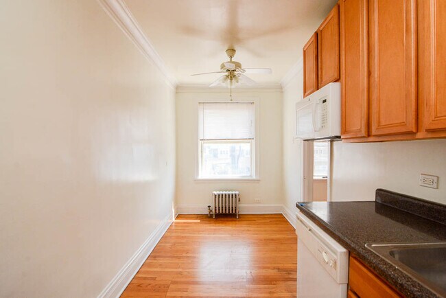 Building Photo - 4801 N Fairfield Ave