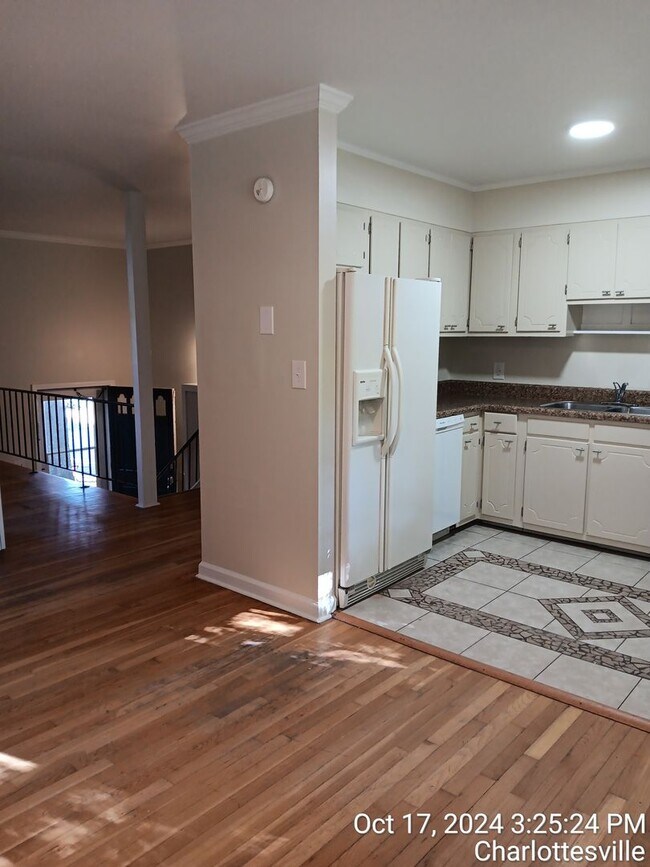 Building Photo - Spacious 5-Bedroom 2 Bath  Home in Historic Downtown Charlottesville