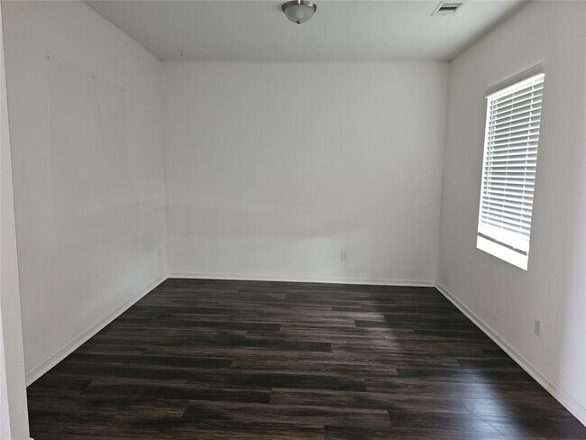 Building Photo - 2056 Spindletree Ln