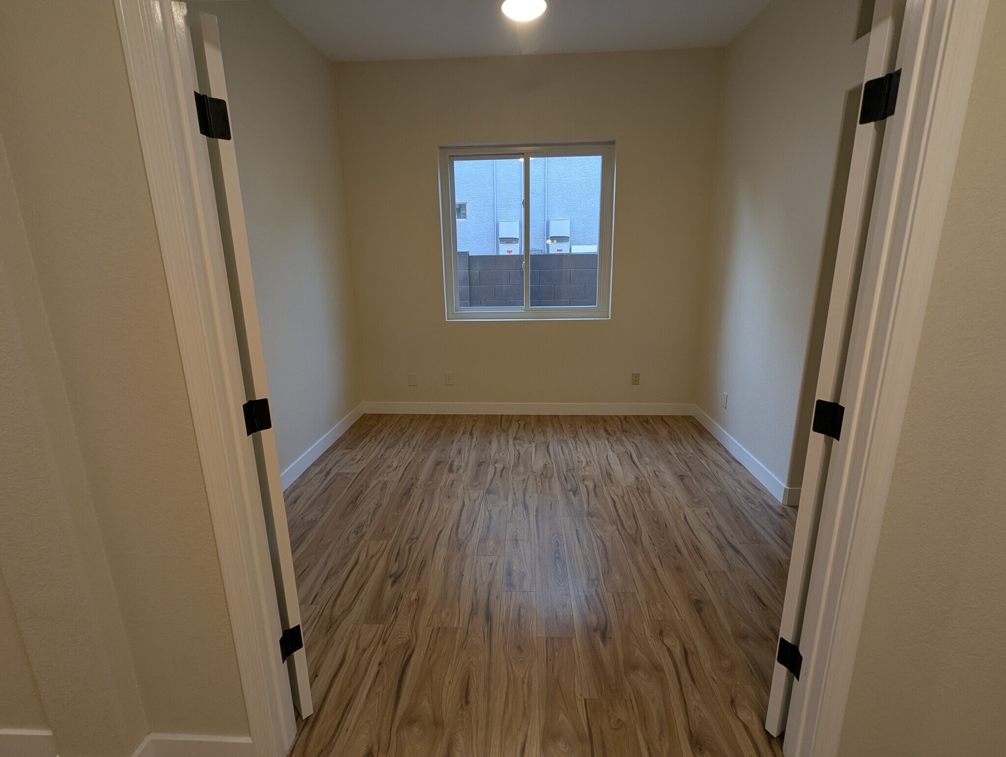 Building Photo - 267 E Smoke Tree Rd