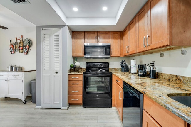 Building Photo - 14849 Cumberland Dr