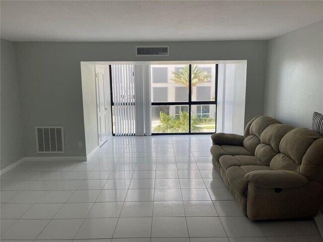 Building Photo - 851 Bayway Blvd
