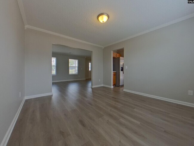 Building Photo - 661 Thornhill Dr