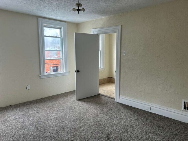 Building Photo - 108 Stamm Ave