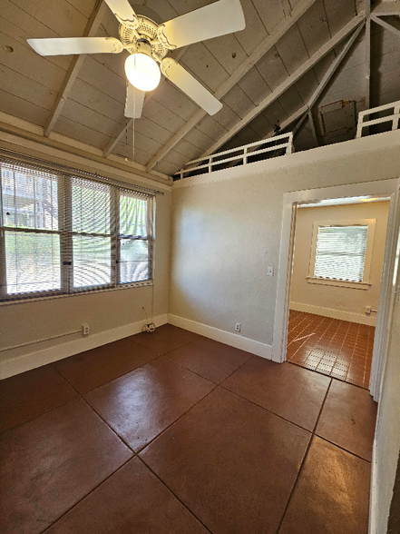 Building Photo - 37 E University Blvd