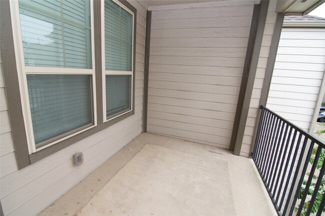 Building Photo - 10957 Cannes Memorial Dr