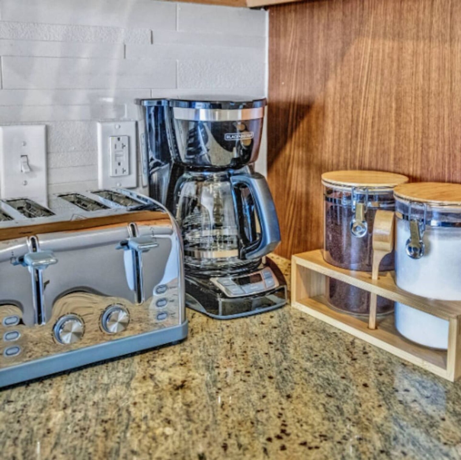 Building Photo - 1555 Elm St