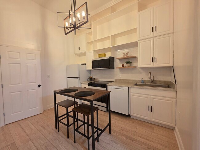 Building Photo - 2534 Cleveland Ave