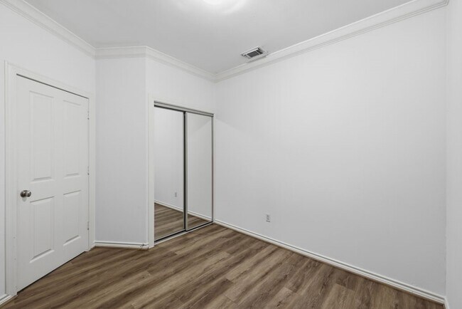 Building Photo - 110 Detering St