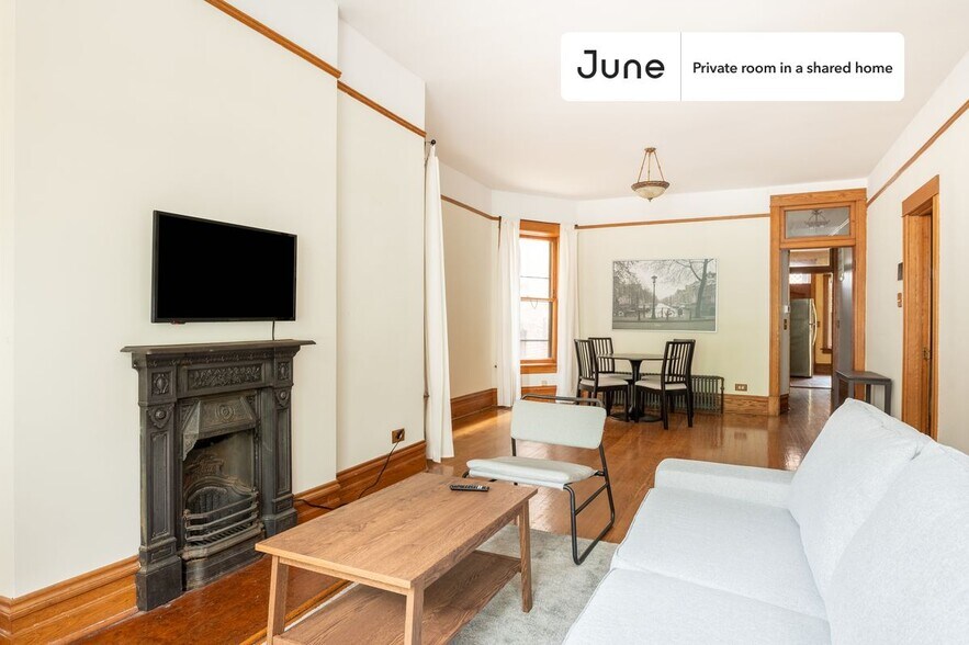 Building Photo - Private bedroom in 3 bed/1 bath Home