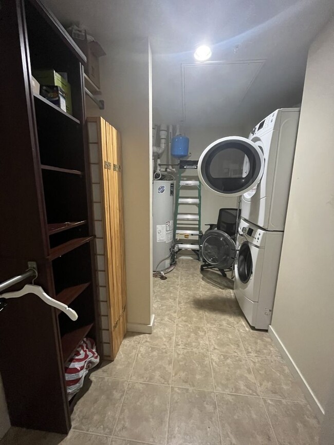 Building Photo - Available May 10th, 2025-Beautiful and Spa...