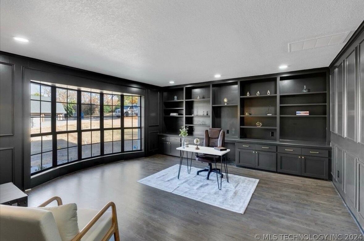 Building Photo - 11016 S Jamestown Ave