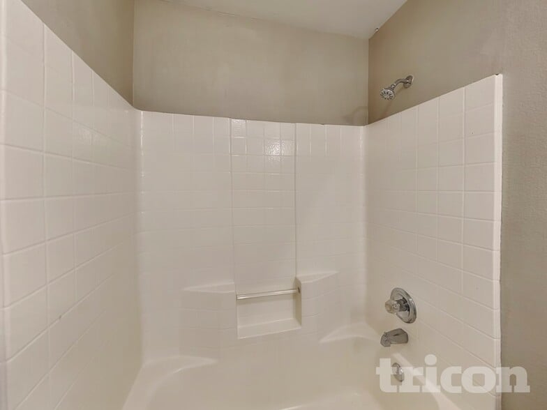 Building Photo - 2108 Cancun Dr