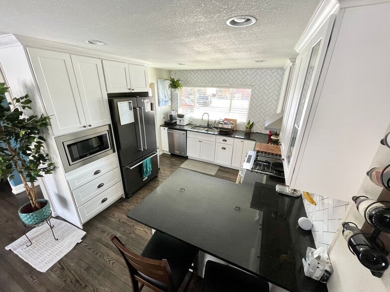 Building Photo - 4585 Martin Dr