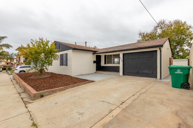 Building Photo - 4810 Iroquois Ave