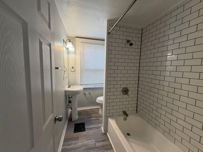 Building Photo - Hidden Gem on a Quiet No-Outlet Street – Move-In Ready 3BR with Garage & Deck Near I-75