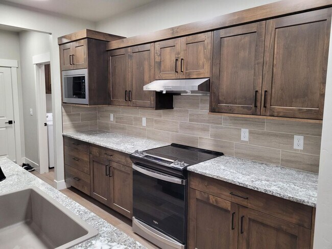 Building Photo - Stunning Townhome In Meridian!