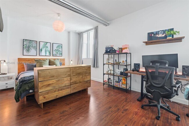 Building Photo - 690 SW 1st Ct