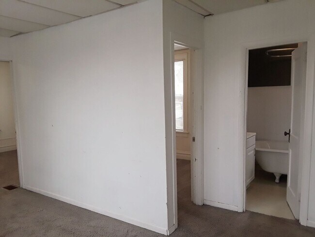 Building Photo - 732 N 23rd Ave W