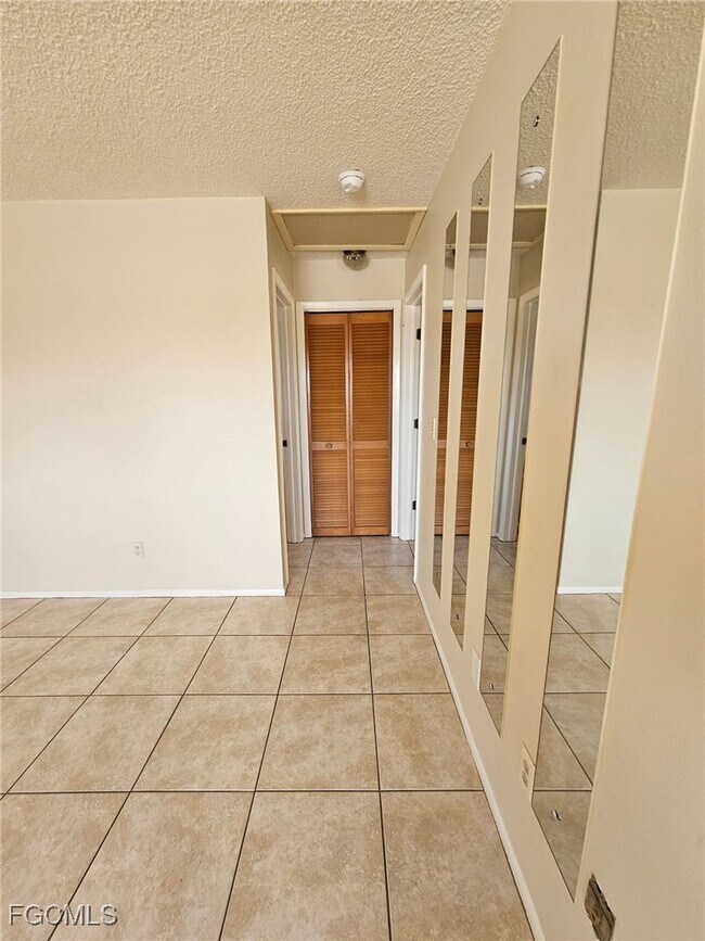 Building Photo - 1221 SE 46th Ln