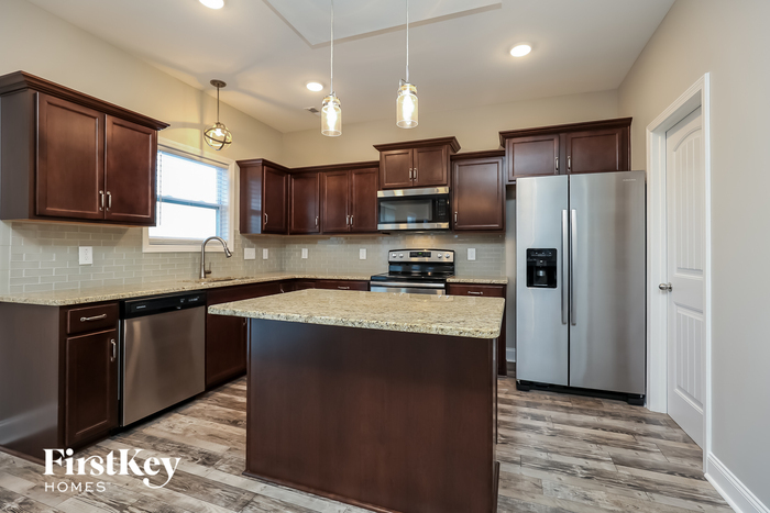 Building Photo - 1104 Eagle's View Dr