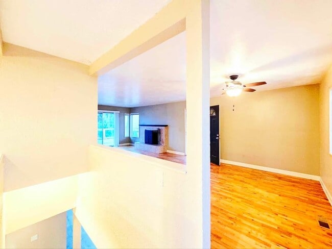 Building Photo - Large 4 Bed, 2 Bath in Desirable East Wena...