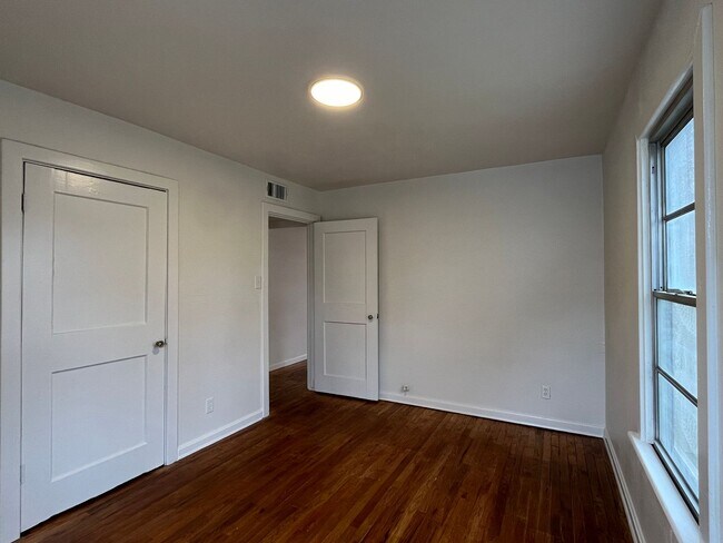 Building Photo - 3 Bedroom 1 Bath House