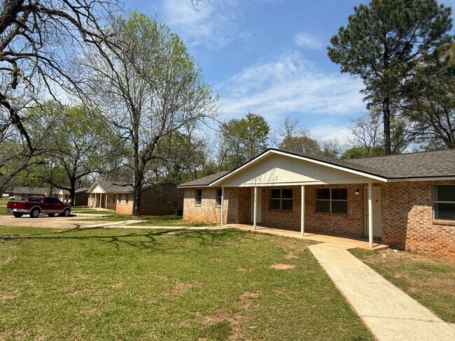 Building Photo - Richland Apartments Building F