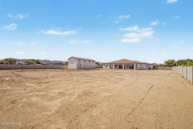 Building Photo - 19821 W Whitton Ave