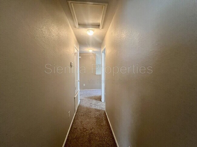 Building Photo - 725 Sampson