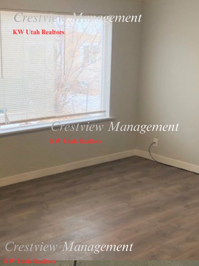 Building Photo - Monroe Blvd Duplex
