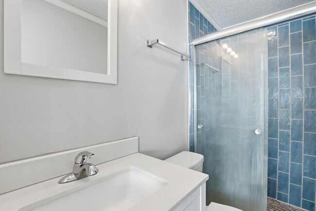 Building Photo - 10 Chamois Ct